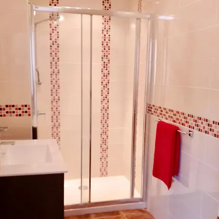 Villa Consuelo - Quiet Location Close To Buzanada