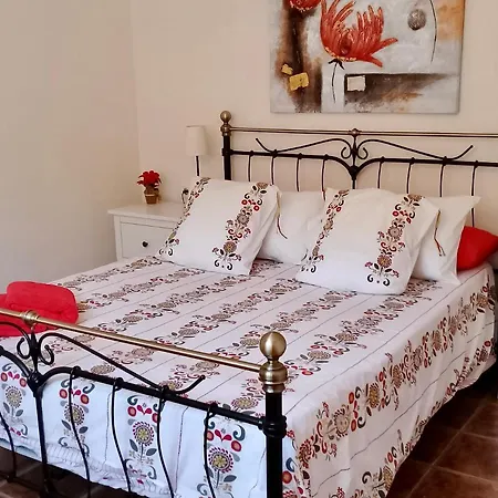 Villa Consuelo - Quiet Location Close To Buzanada