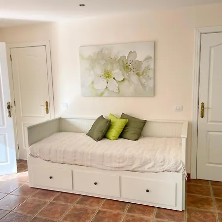 Villa Consuelo - Quiet Location Close To Buzanada