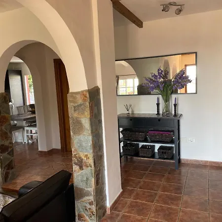 Consuelo - Quiet Location Close To Buzanada