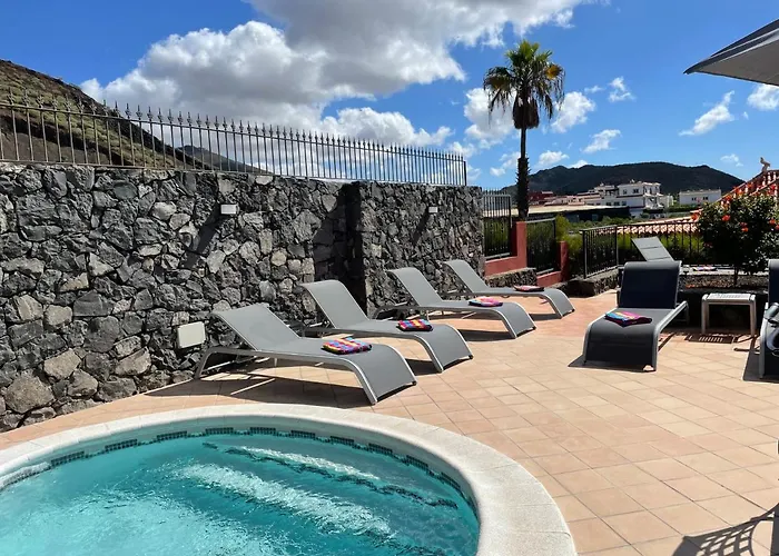 Consuelo - Quiet Location Close To Villa *