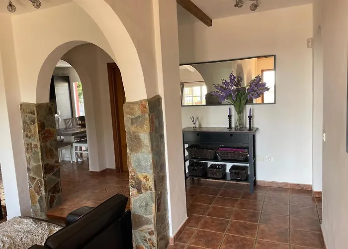 Consuelo - Quiet Location Close To Buzanada