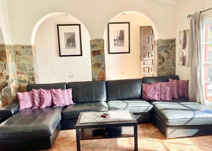 Villa Consuelo - Quiet Location Close To Buzanada