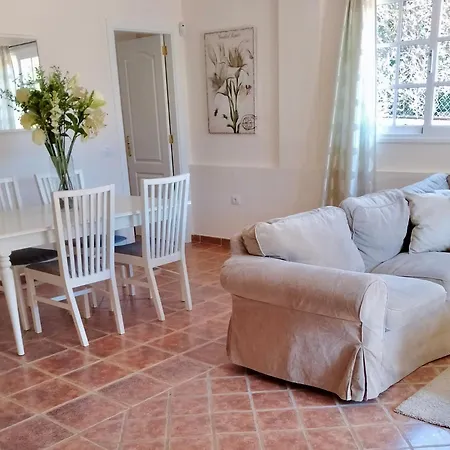 Consuelo - Quiet Location Close To Buzanada