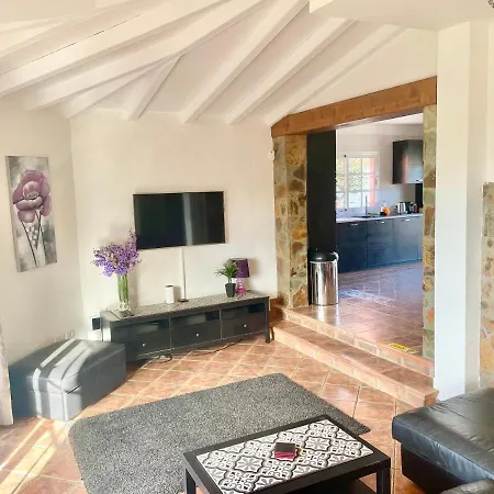Consuelo - Quiet Location Close To Villa