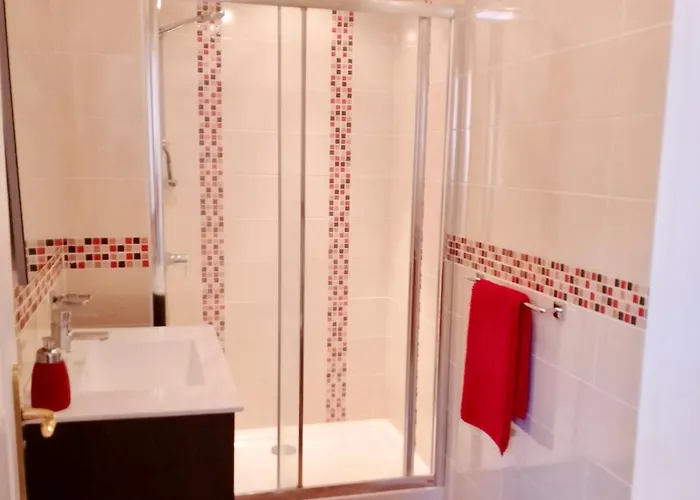 Villa Consuelo - Quiet Location Close To Buzanada