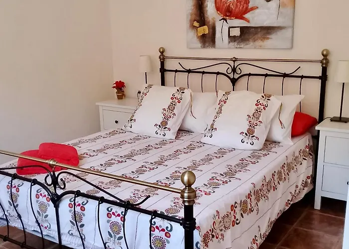 Villa Consuelo - Quiet Location Close To Buzanada