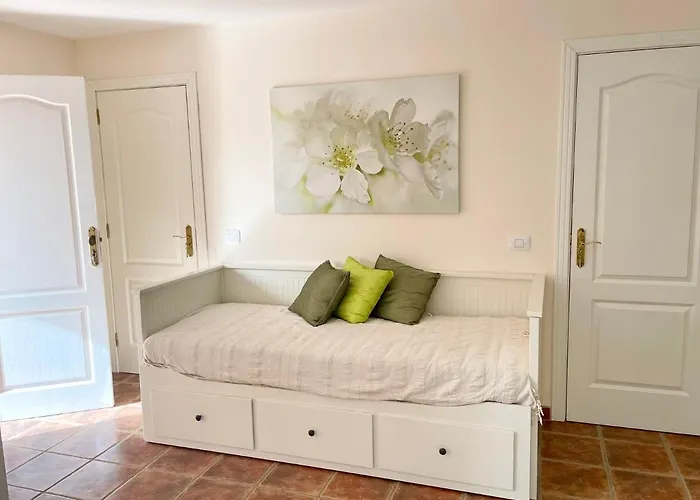 Villa Consuelo - Quiet Location Close To Buzanada